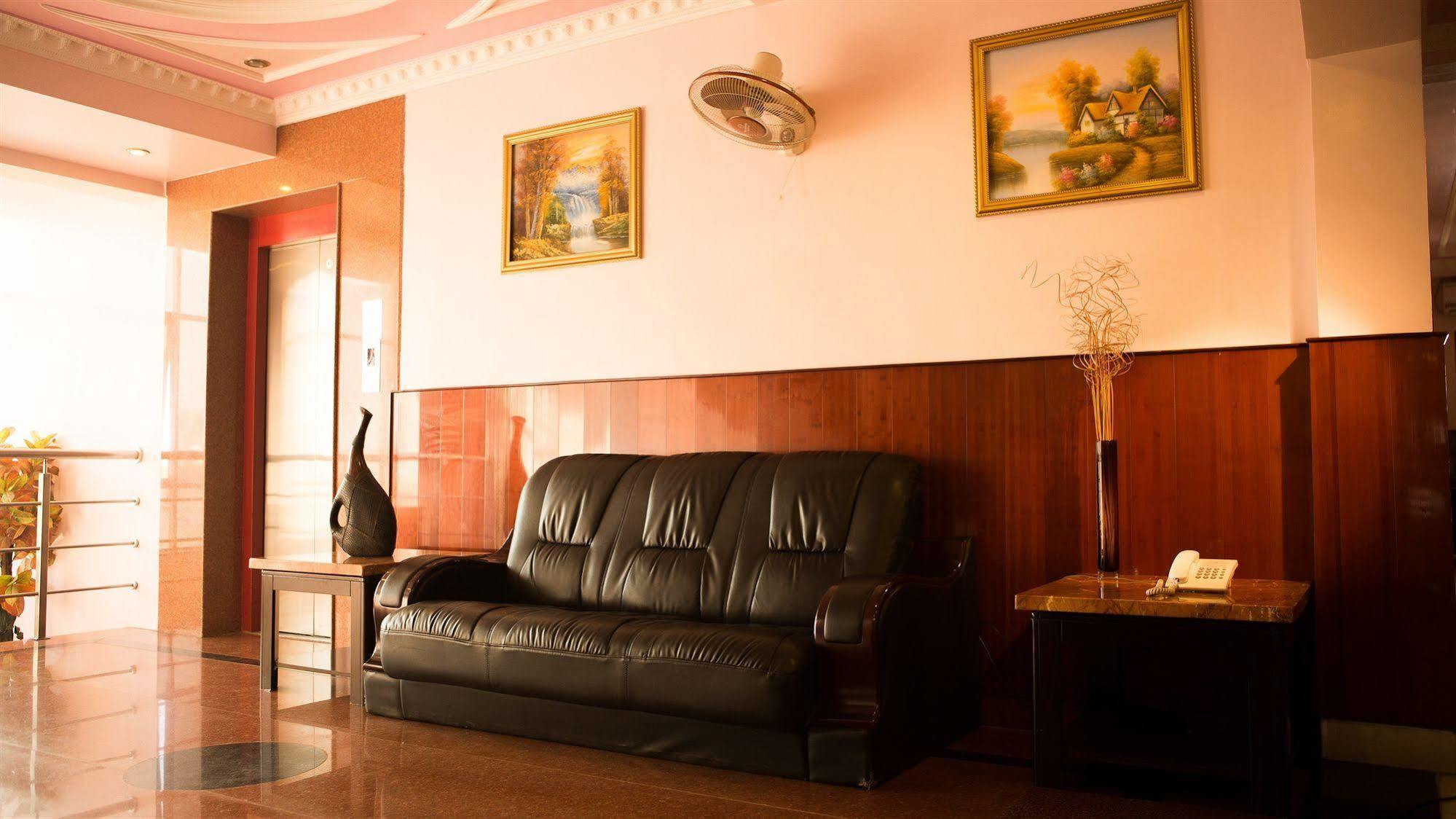 Taz Kamar Family Chennai
